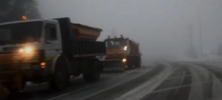 Νέα επέλαση του χιονιά στην Ευρυτανία -«Μάχη» για να κρατηθούν ανοικτοί οι δρόμοι